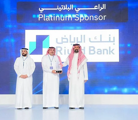 "القويز" يُكَرّم "بنك الرياض" لرعايته ومشاركته الفاعلة بالنسخة الثانية لملتقى الأكاديمية المالية