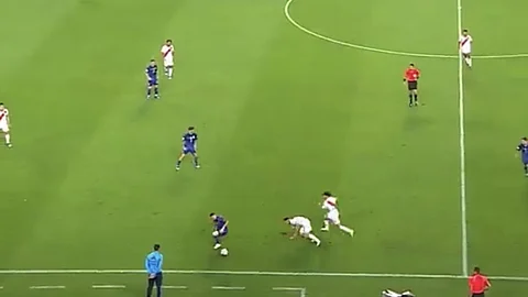 ستظل في ذاكرة المدافع لفترة طويلة.. شاهد "ميسي" يتلاعب بمدافع منتخب بيرو