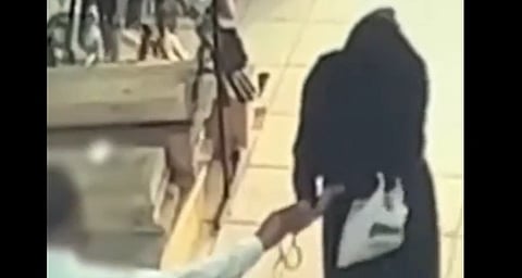 "الأمن العام" يضبط عددًا من المتسولين في محال تجارية بمكة المكرمة