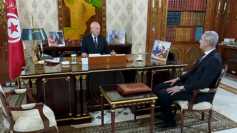 الرئيس التونسي لوزير السياحة: استقبال الأجانب بالرقص والزغاريد "ظاهرة تمسّ بكرامة التونسيين"