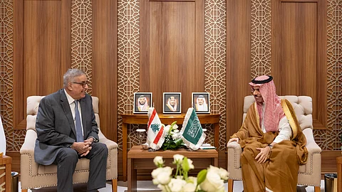 الأمير فيصل بن فرحان خلال لقائه وزير الخارجية اللبناني عبدالله بوحبيب