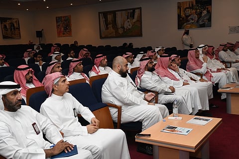 لجنة الأمطار بأمانة جدة تناقش الاستعدادات والفرضيات والخطط المعتمدة للموسم الحالي