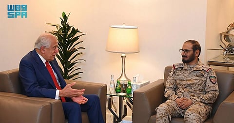 "الأزيمع" يستقبل "زلماي خليل زاد" ويناقشان عمليات "إعادة الأمل"