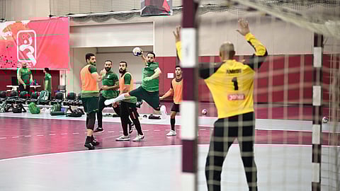 جانب من تدريبات لاعبي المنتخب السعودي الأول لكرة اليد