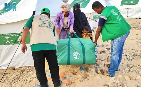 "إغاثي الملك سلمان" يواصل تقديم المساعدات لمتضرري إعصار "تيج" في حضرموت