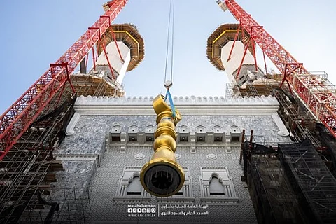 تركيب آخر مآذن المسجد الحرام على منارة باب الفتح.. هنا التفاصيل
