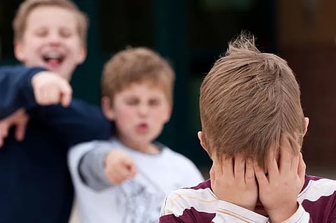 كيف يمكن للوالدين التعامل مع "تنمُّر الأبناء"؟.. 7 نصائح من تجمُّع الرياض الصحي الأول