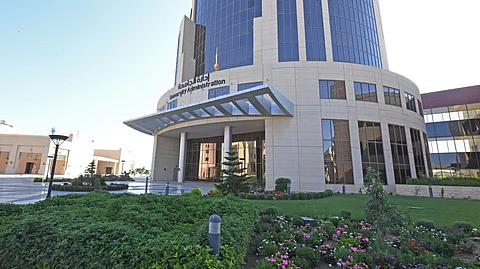 مختصون بجامعة الملك خالد يؤكدون دور المعلِّم في تشكيل الوعي وتحقيق التنمية المستدامة