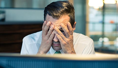 ناقوس "الاحتراق الوظيفي" يضرب بعنف.. "الصحة": خطر يهددك بنسبة 180%