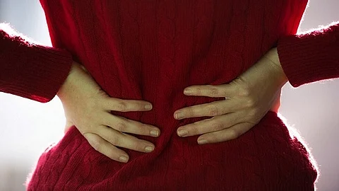 هل يمكن "تبريد الكلى" عند الجلوس على مكان بارد؟.. طبيبة توضح حقيقة ما يحدث