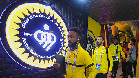 الاتحاد يغادر ملعب المباراة.. ولاعبو سيباهان يحيون جماهيرهم قبل الخروج