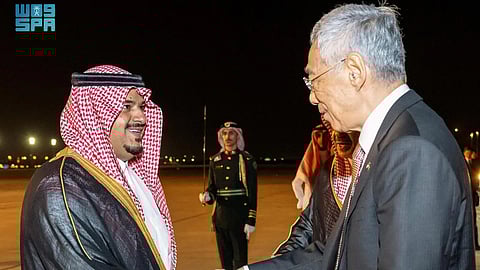 الأمير محمد بن عبدالرحمن يستقبل رئيس وزراء جمهورية سنغافورة لي هسين لونغ