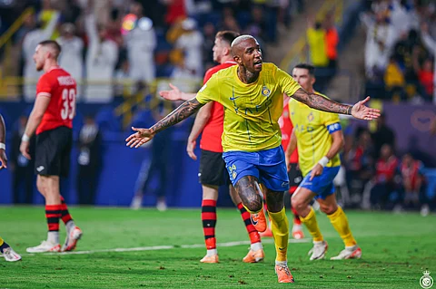 فرحة أندرسون تاليسكا لاعب النصر بتسجيله هدف في مرمى الاستقلال الطاجاكستاني