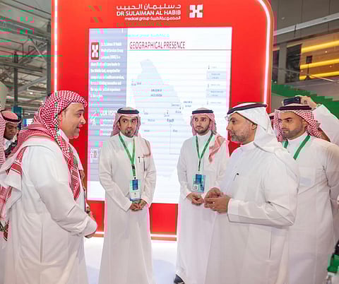 وزير الصحة يزور جناح مجموعة الدكتور سليمان الحبيب الطبية في ملتقى الصحة العالمي بالرياض