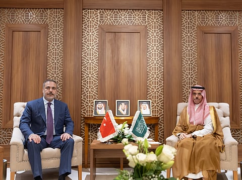 وزير الخارجية يلتقي نظيره التركي ويؤكد القلق البالغ من خطورة الأوضاع الإنسانية في غزة