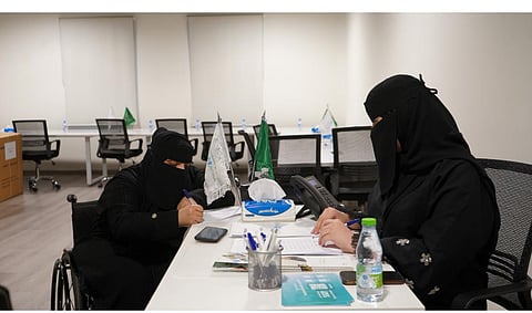 جمعية "شراكة" توزّع 46 كرسيًّا كهربائيًّا لذوي الإعاقة الحركية
