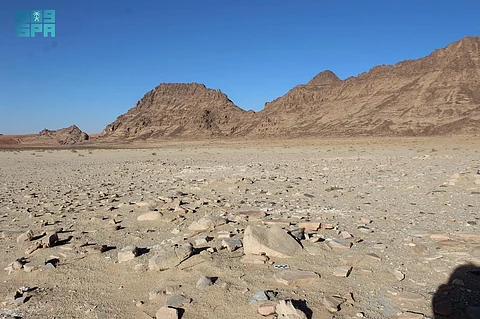 هيئة التراث تكشف عن دلالات معيشية وفنية بجبل عراف في حائل