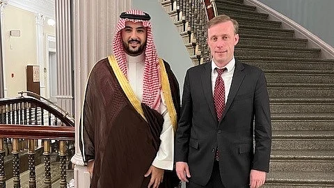 وزير الدفاع يلتقي مستشار الأمن القومي الأمريكي ويستعرضان العلاقات الإستراتيجية الراسخة بين البلدين