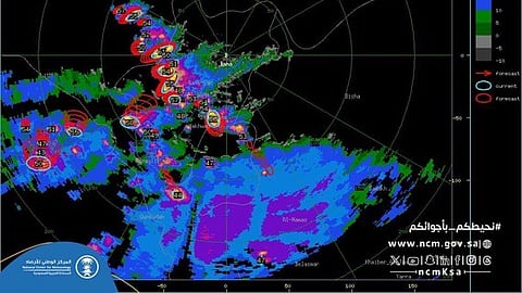 "الأرصاد" ترفع التنبيه على "خليص" من هطول أمطار غزيرة حتى الـ11 مساء
