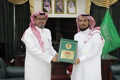 رئيس "بلدية ظهران الجنوب" يُكَرّم الإعلاميين لجهودهم في نقل احتفال اليوم الوطني 93