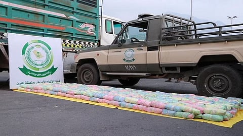 الأفواج الأمنية بجازان تقبض على مخالِفَيْن لتهريبهما القات في الدائر