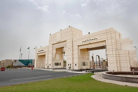 جامعة أم القرى تعلن رغبتها الاستعانة بـمتعاونين من حملة الماجستير والدكتوراه للفصل الثاني