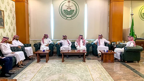 شاهد.. محافظ ينبع يدشن الهوية الجديدة لنادي رضوى
