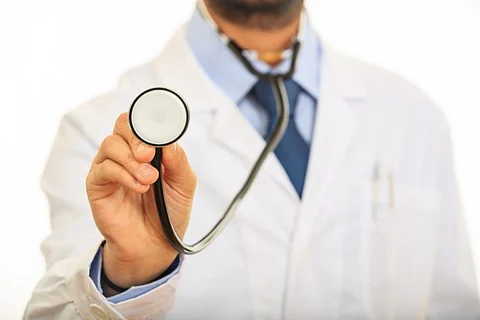 أطباء الأشعة التداخلية بالقريات يعالجون مريضتين من الحمل المهاجر