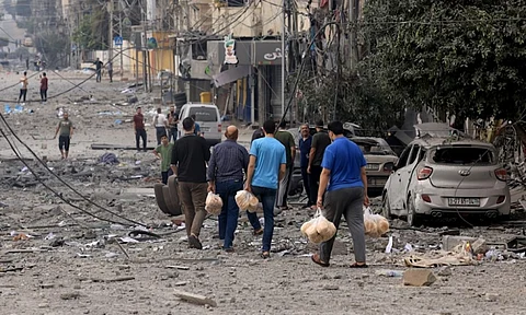 بسبب القصف الإسرائيلي.. ارتفاع أعداد النازحين بقطاع غزة لـ 263 ألف شخص وتدمير آلاف المساكن