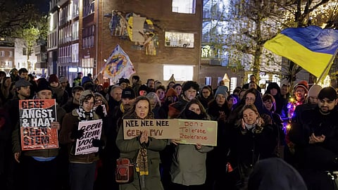 مسيرة طمأنة بعد فوز اليمين المتطرف تحت شعار "أيها الشعب الهولندي المسلم.. نحبكم"