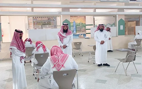 داخل مدرسة بالأفلاج.. وجبة إفطار تكسر رهبة الاختبار