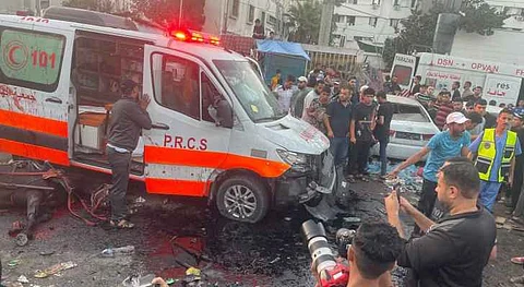 طائرات الاحتلال الإسرائيلي تقصف مدخل مستشفى النصر للأطفال في غزة