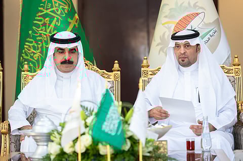 محافظ بقعاء يدشن مبادرتي تشجير المدارس والمنازل ووقف التشوه البصري