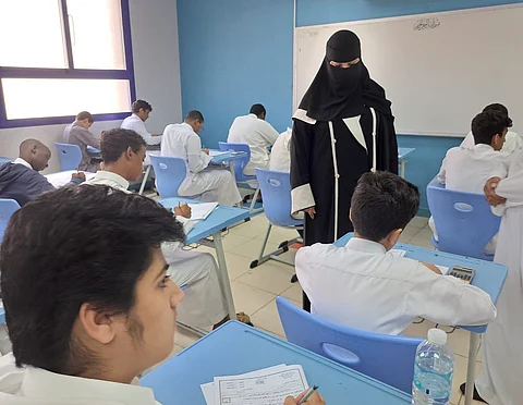 2500 طالب وطالبة يؤدون اختبارات نهاية الفصل الأول في 700 مدرسة بجدة
