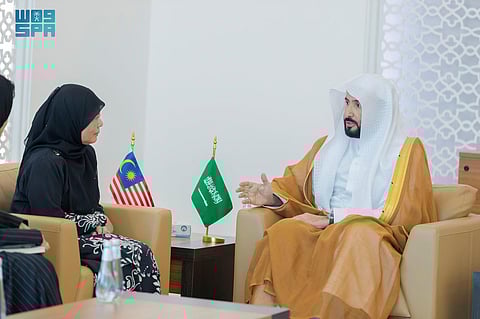 وزير العدل خلال لقائه رئيسة القضاء في ماليزيا
