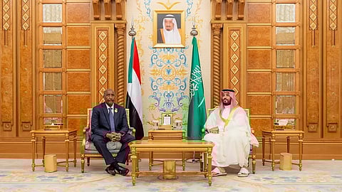 ولي العهد يستعرض أوجه التعاون مع رئيس مجلس السيادة الانتقالي السوداني