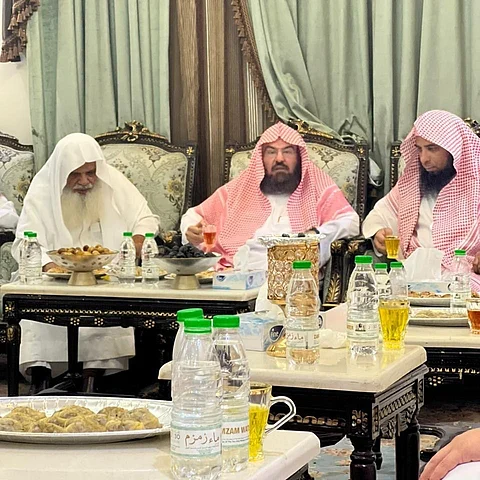 "السديس" يطلق مبادرة لتعزيز مكانة أئمة الحرمين ويفتتحها بزيارة الشيخ "الحذيفي"