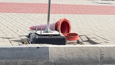 مكة.. "جمال ممشى شارع 64" تشوّهه الأحواض الجانبية.. وخطر الكهرباء يتربّص