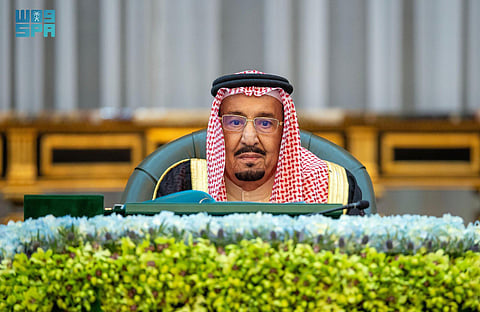 الملك سلمان بن عبدالعزيز خلال ترؤسه جلسة مجلس الوزراء
