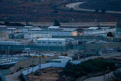 في اليوم الثاني: إطلاق سراح 39 فلسطينياً ووصول دفعة رهائن إلى إسرائيل