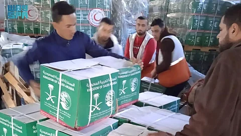 "إغاثي الملك سلمان" يوزع مساعدات متنوعة على المتضررين داخل قطاع غزة
