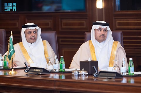 "الجاسر" يلتقي نظيره العُماني ويبحثان علاقات التعاون القائمة بين البلدين