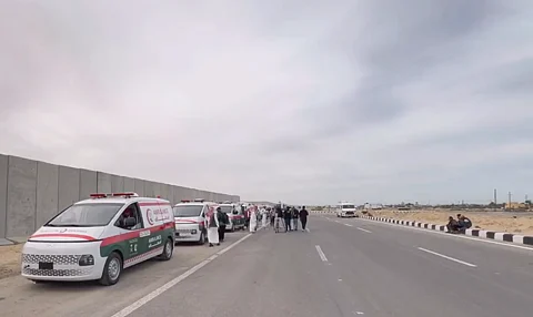 القافلة الإغاثية السعودية تستعد قبل توجهها إلى معبر رفح لإغاثة غزة