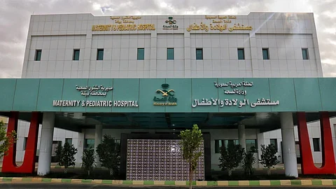 فريق طبي ينقذ امرأة وجنينها بمستشفى الولادة والأطفال ببيشة