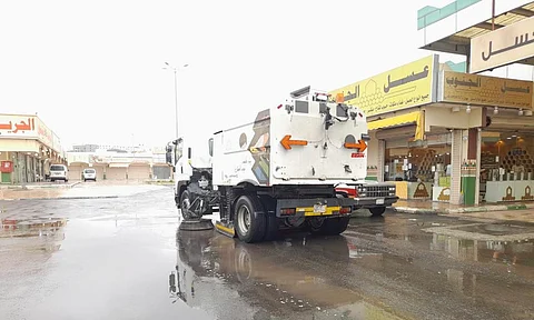 شاهد من عسير.. مباشرة 416 بلاغًا لتجمعات مياه الأمطار وتوجيه رسمي للتأهب