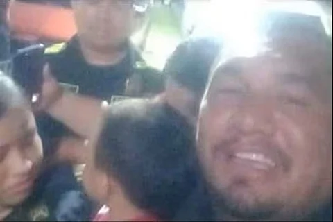 لتحصل على فدية من زوجها.. هذا ما فعلته أم لرضيعها أمام الناس في الشارع