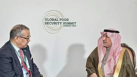 التقاه "الربيعة".. مدير منظمة الصحة العالمية يشيد بالبرامج الطبية للمملكة لتحسين الوضع الصحي بالعالم