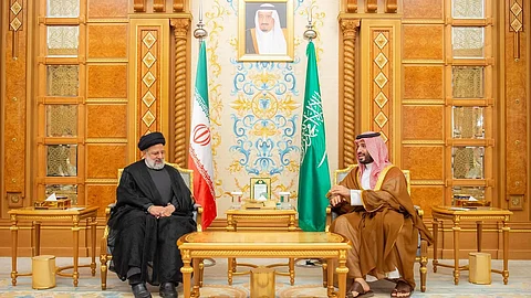 ولي العهد يلتقي الرئيس الإيراني ويؤكد إدانة ورفض السعودية القاطع للحرب الشعواء التي يتعرَّض لها الشعب الفلسطيني الشقيق