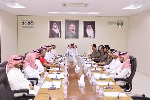 محافظ الزلفي يناقش تخصيص مواقف لذوي الإعاقة ووضع اللوحات التنبيهية