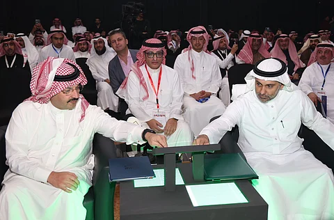 "تركي بن طلال" يُدشّن "45" مشروعًا صحيًّا بمنطقة عسير